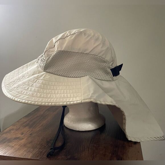 Sunday Afternoon Sun Hat with Neck Strap and Roll Up Neck Flap Large - Picture 3 of 11